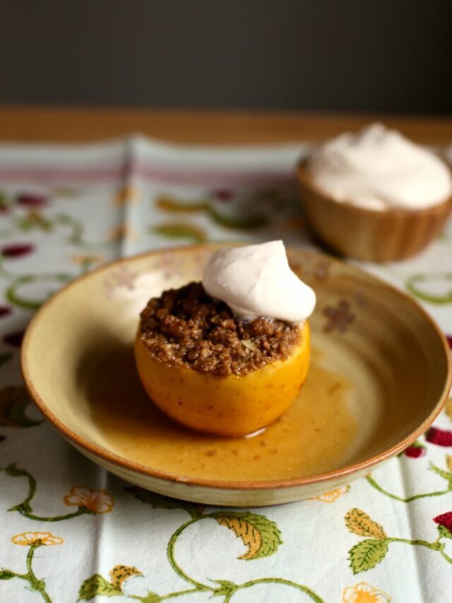 Baked Apples with Oatmeal Crumble