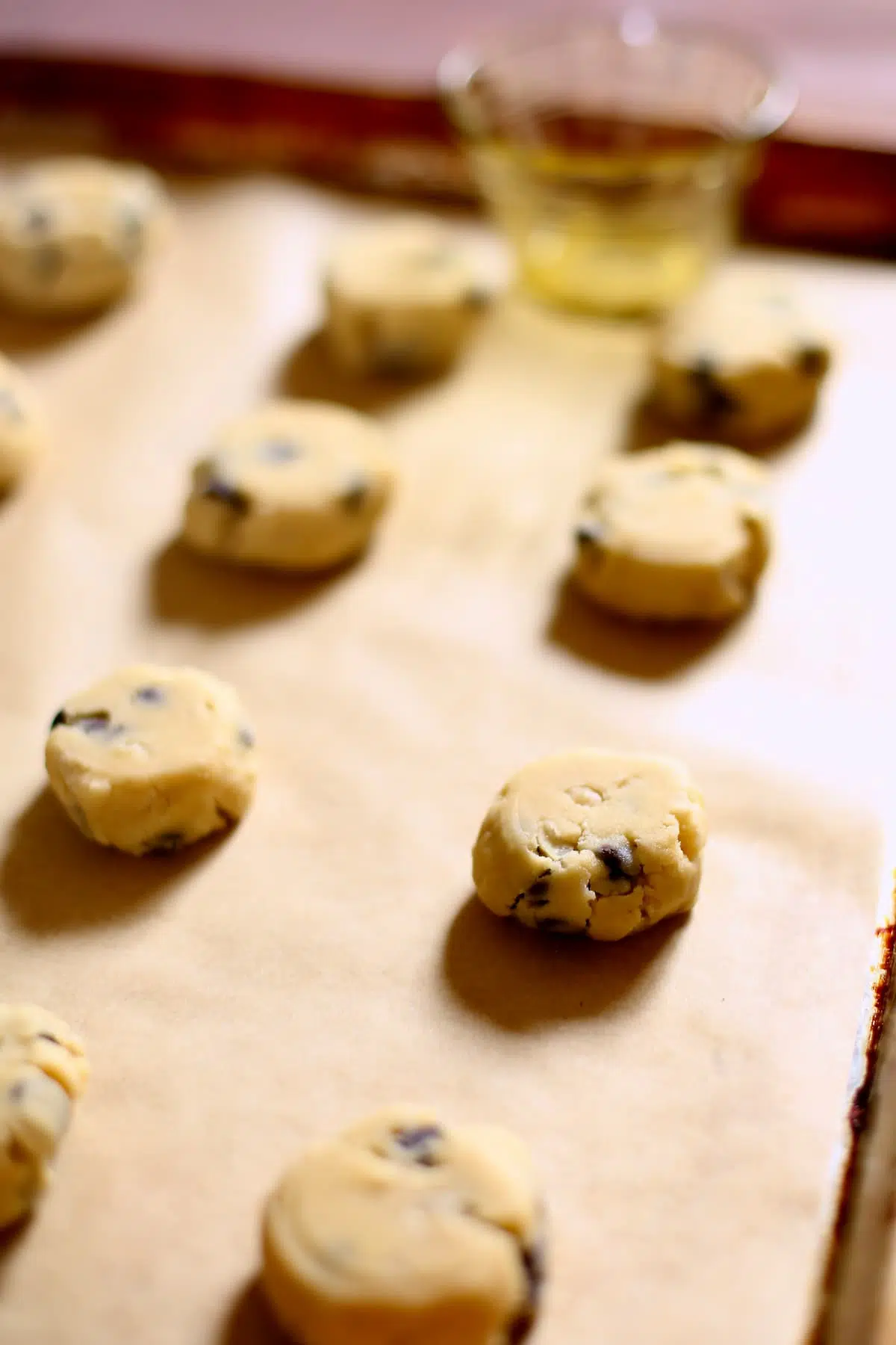 a baking sheet of raw cookies.