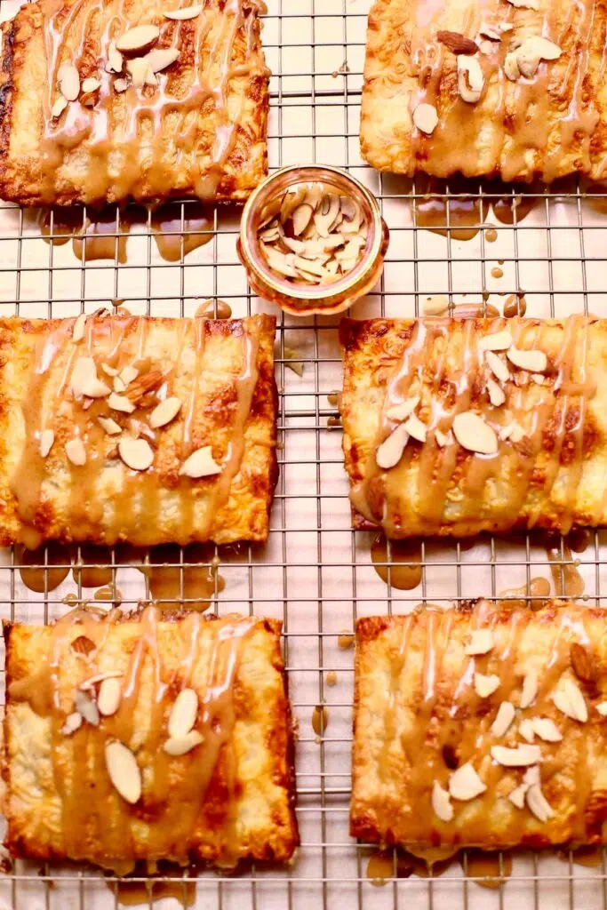 six hand pies on a cooling rack.