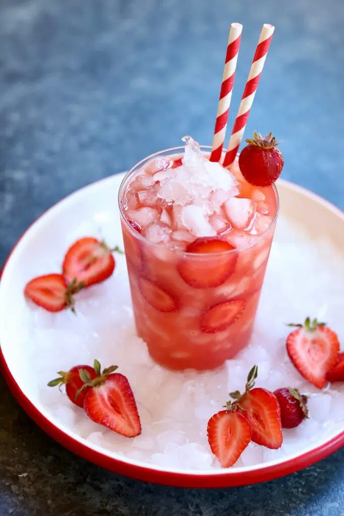 a whitre tray with a strawberry drink on it.