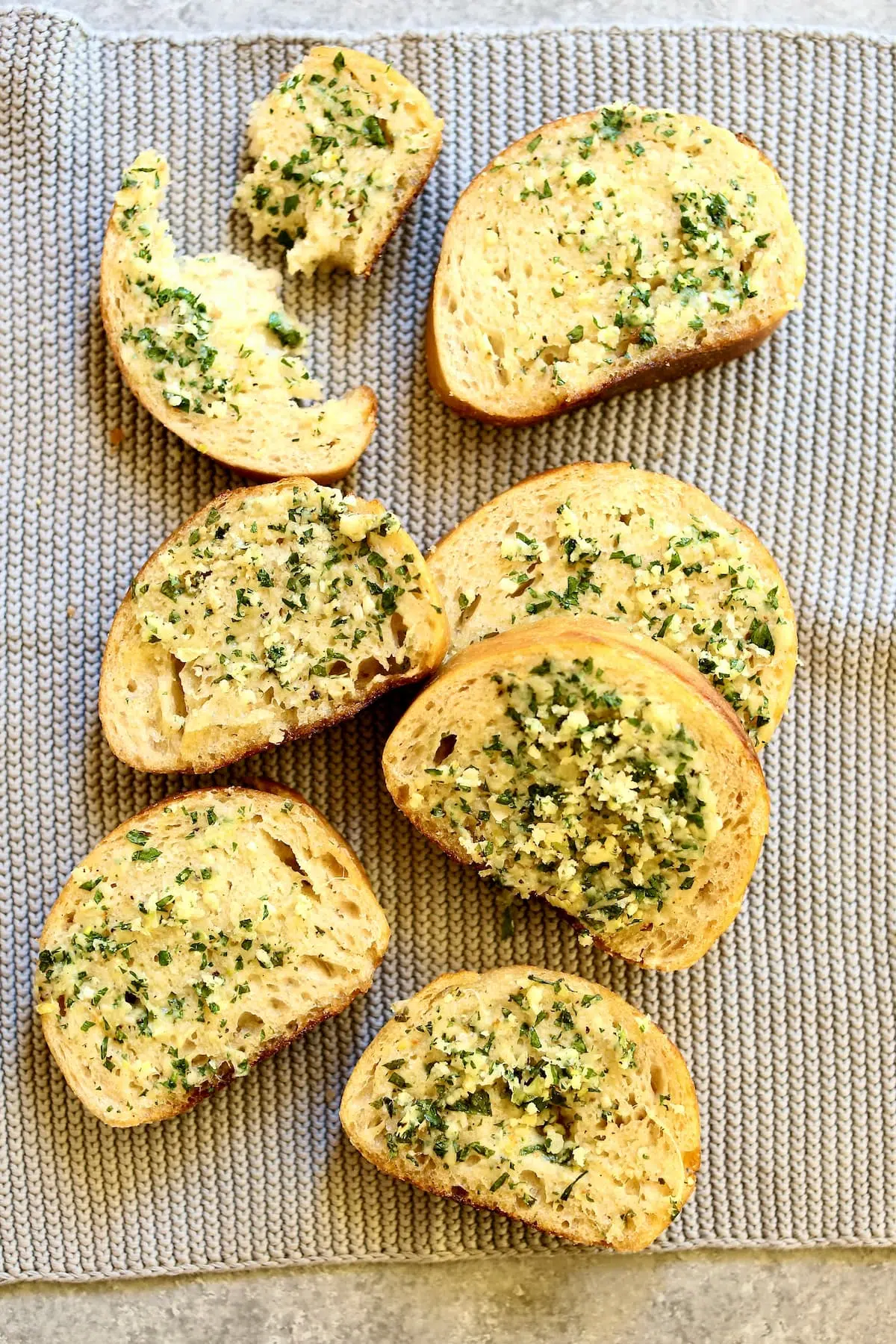 a table with slices of garlic bread.
