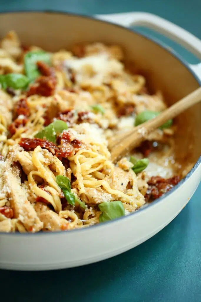 a close up photo of chicken pasta.