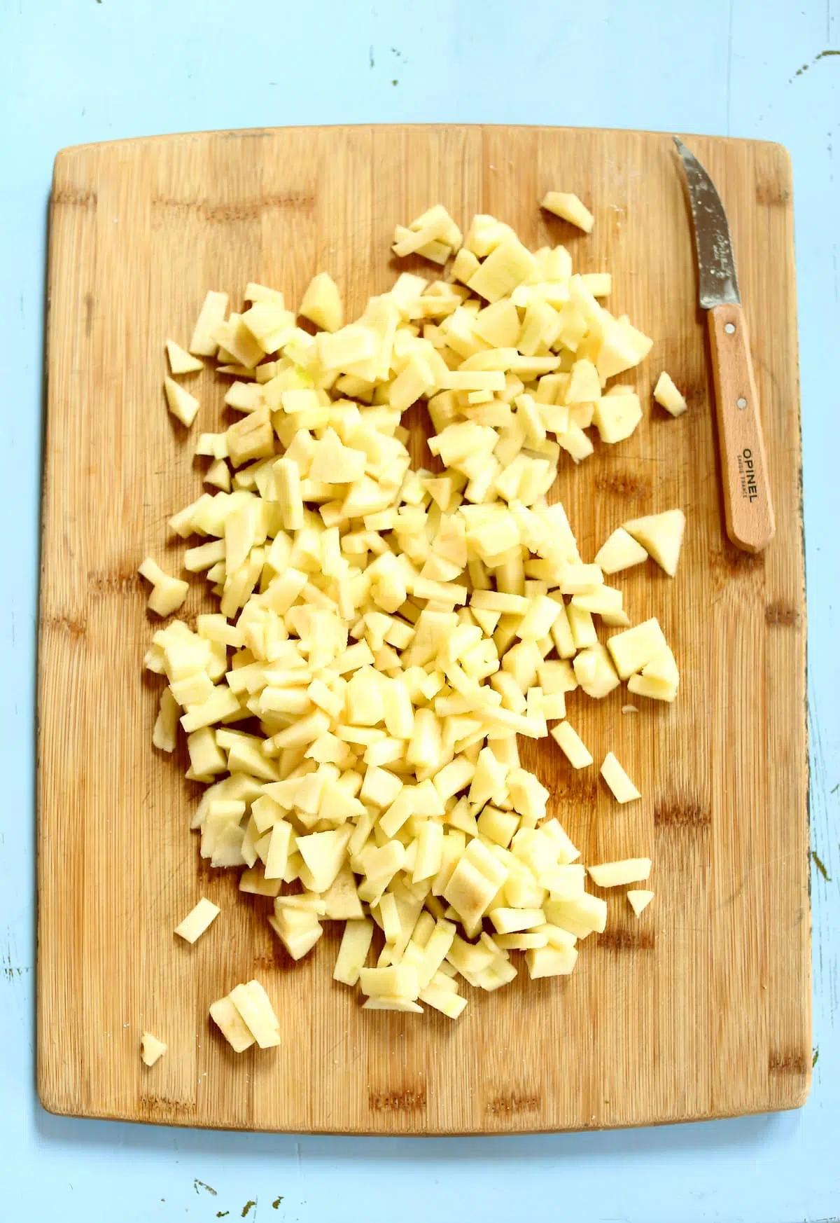 a cutting board of cut up apples.
